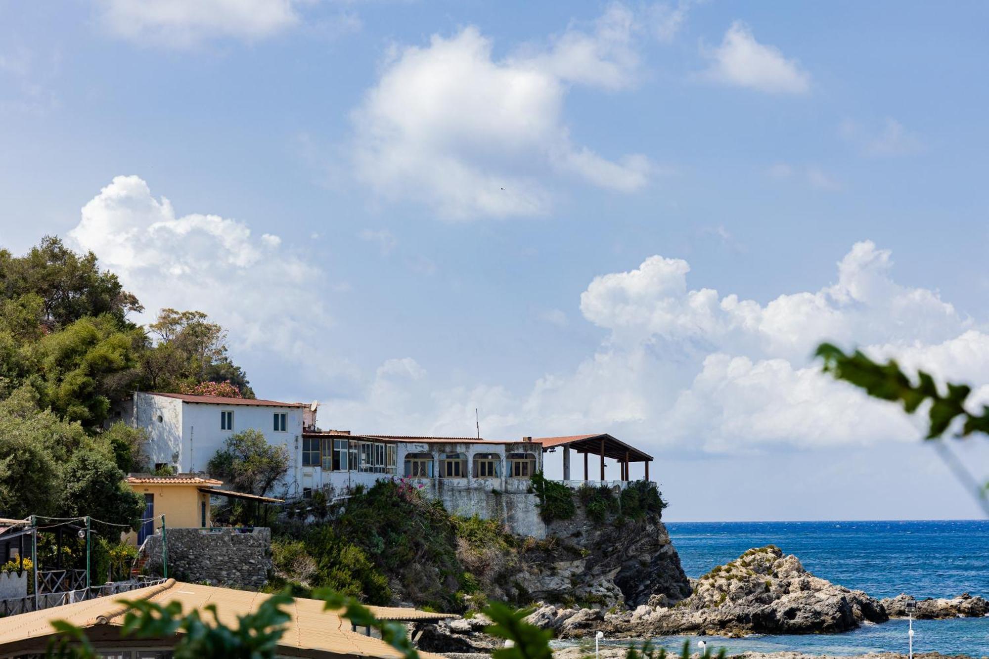 Riva Smeralda Camping Lodge มิลาซโซ ภายนอก รูปภาพ