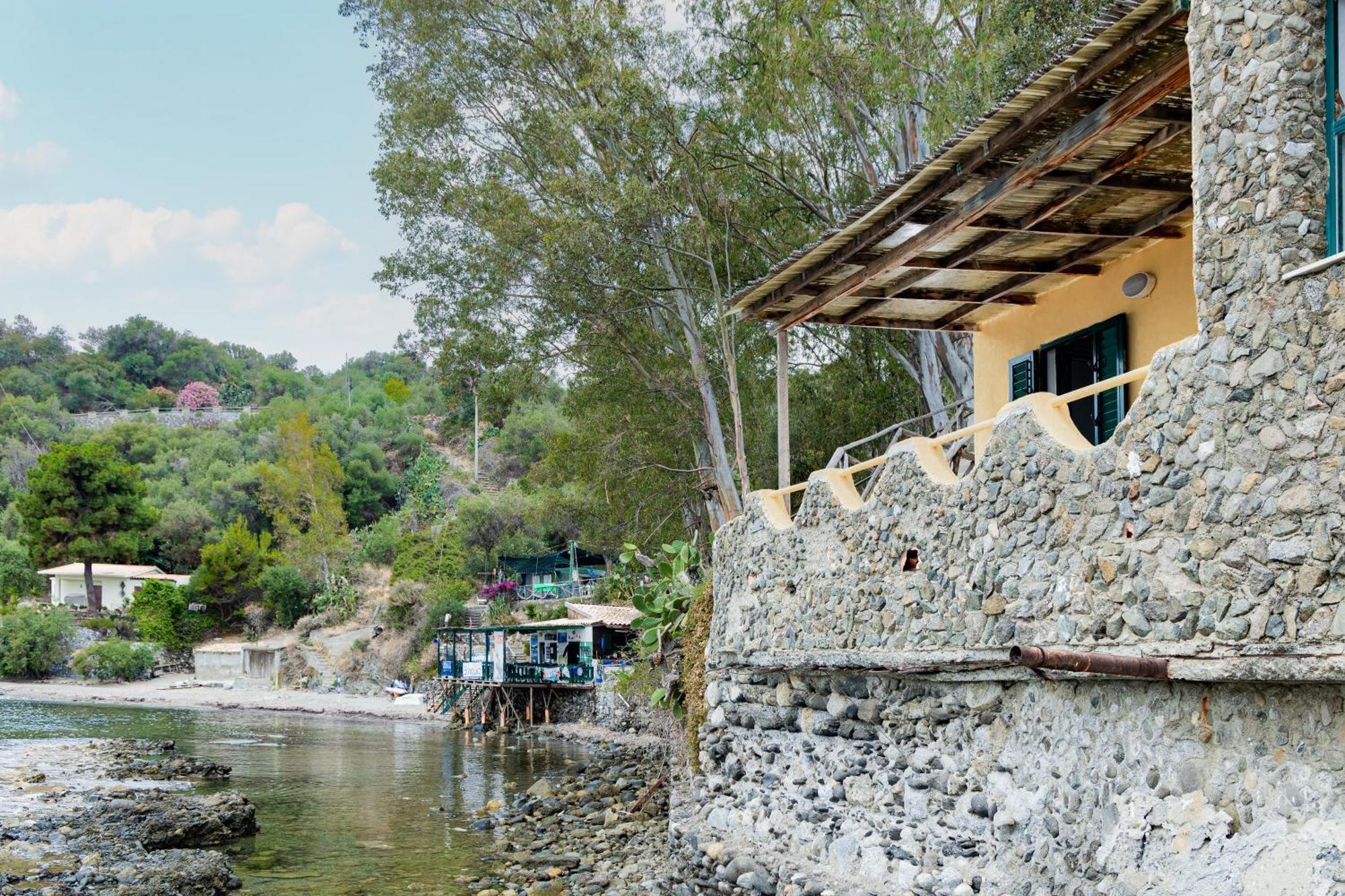 Riva Smeralda Camping Lodge มิลาซโซ ภายนอก รูปภาพ