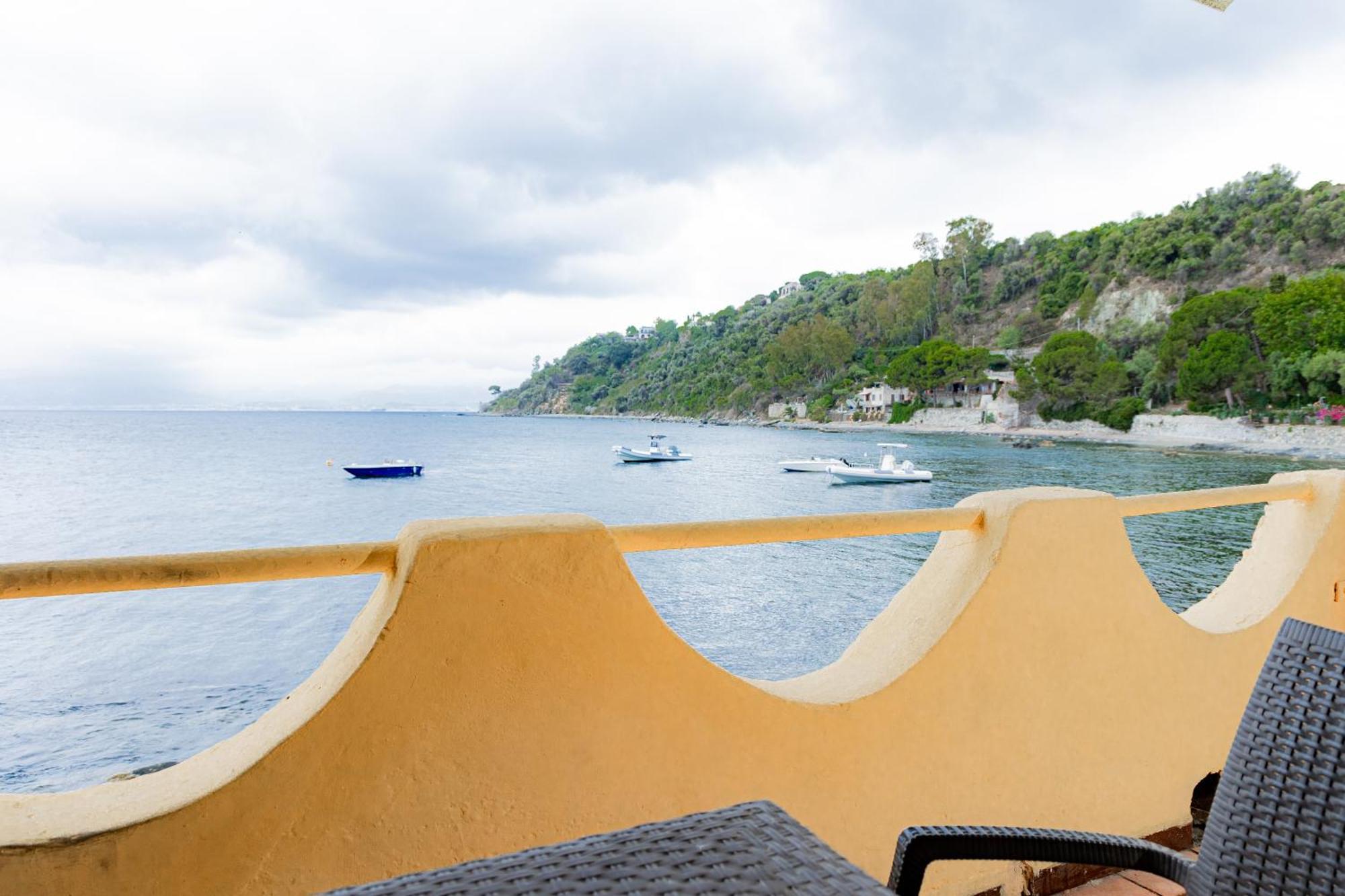 Riva Smeralda Camping Lodge มิลาซโซ ภายนอก รูปภาพ